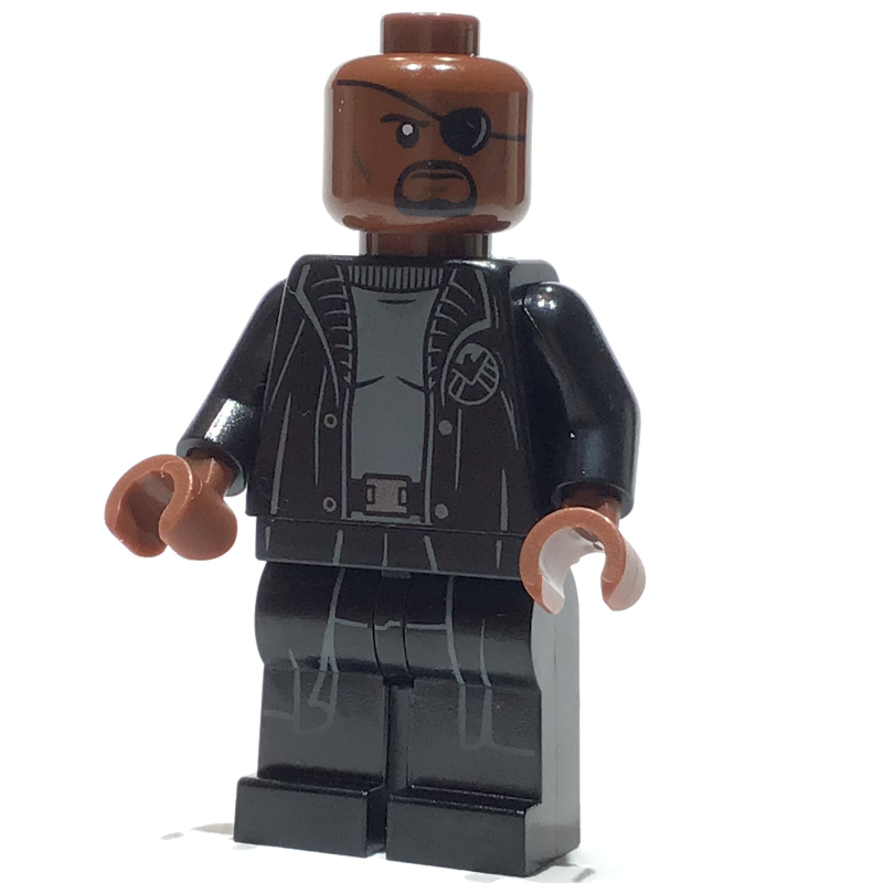 Nick Fury en long manteau noir sur pull gris, ligne sur les hanches (Nick Fury in Long Black Coat Over Gray Sweater, Line on Hips)