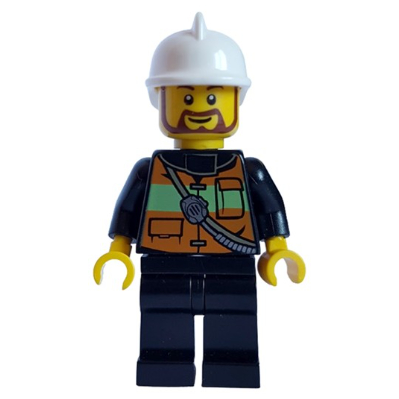 Pompier avec gilet à rayures réfléchissantes avec poches et radio sur bandoulière, casque de feu blanc et barbe (Fireman with Reflective Stripe Vest with Pockets and Radio on Shoulder Strap, White Fire Helmet, and Beard)