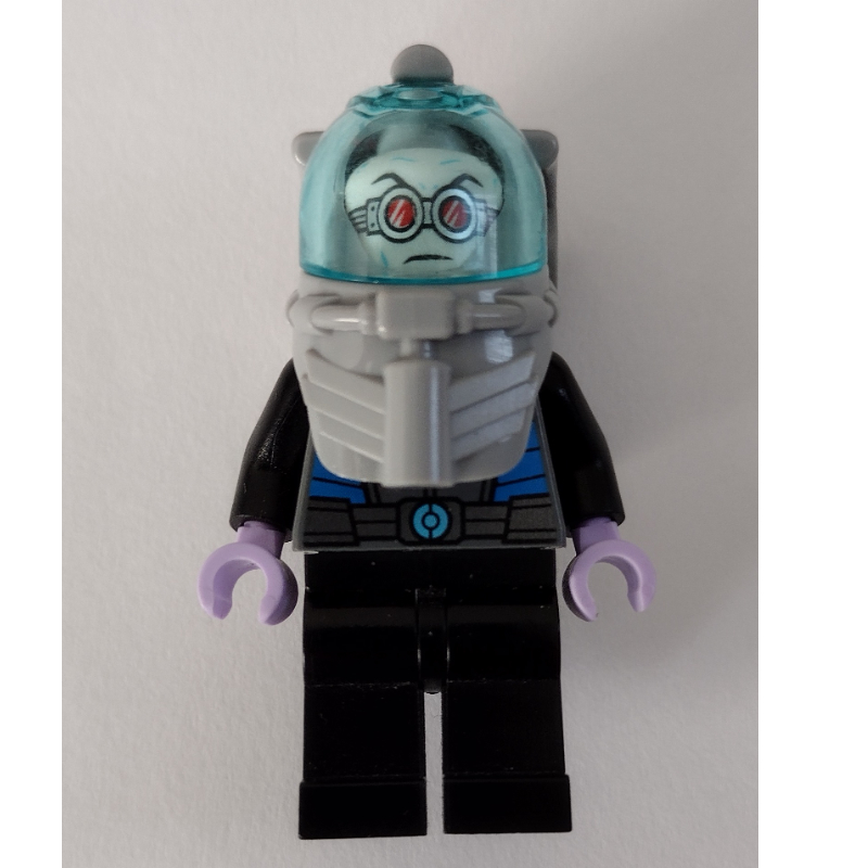 Mr. geler dans le casque de plongée avec les jambes noires (Mr. Freeze in Diver Helmet with Black Legs)