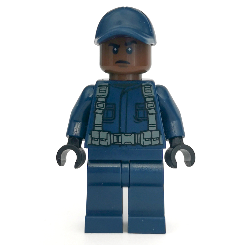 Garde avec peau brun rougeâtre, et casquette bleu foncé (Guard with Reddish Brown Skin, and Dark Blue Cap)