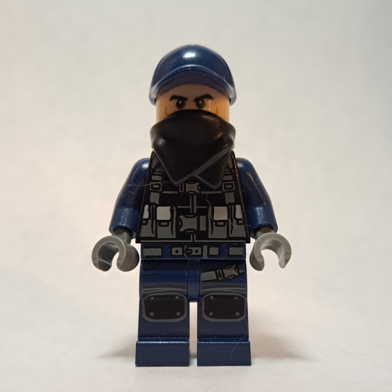 Garde avec écharpe (Guard with Scarf)