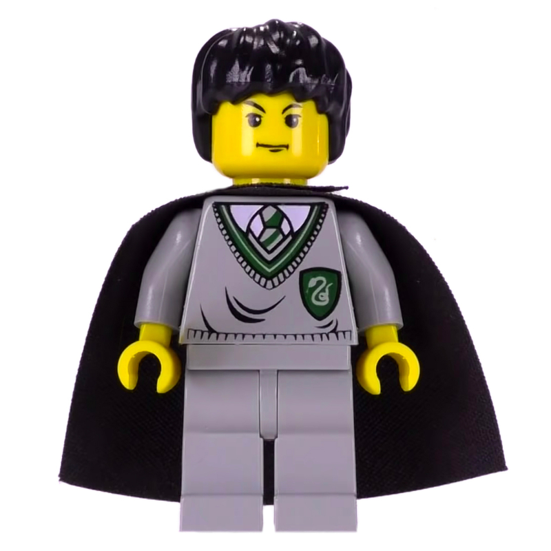 Tom devinette, peau jaune, pull de Serpentard avec blason, cape (Tom Riddle, Yellow Skin, Slytherin Sweater with Crest, Cape)