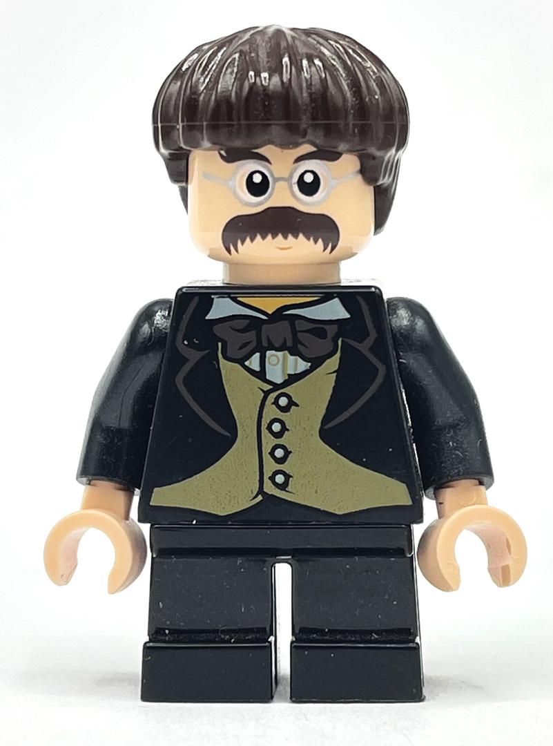Professeur filius flitwick, costume noir avec noeud papillon imprimé (Professor Filius Flitwick, Black Suit with Printed Bow Tie)