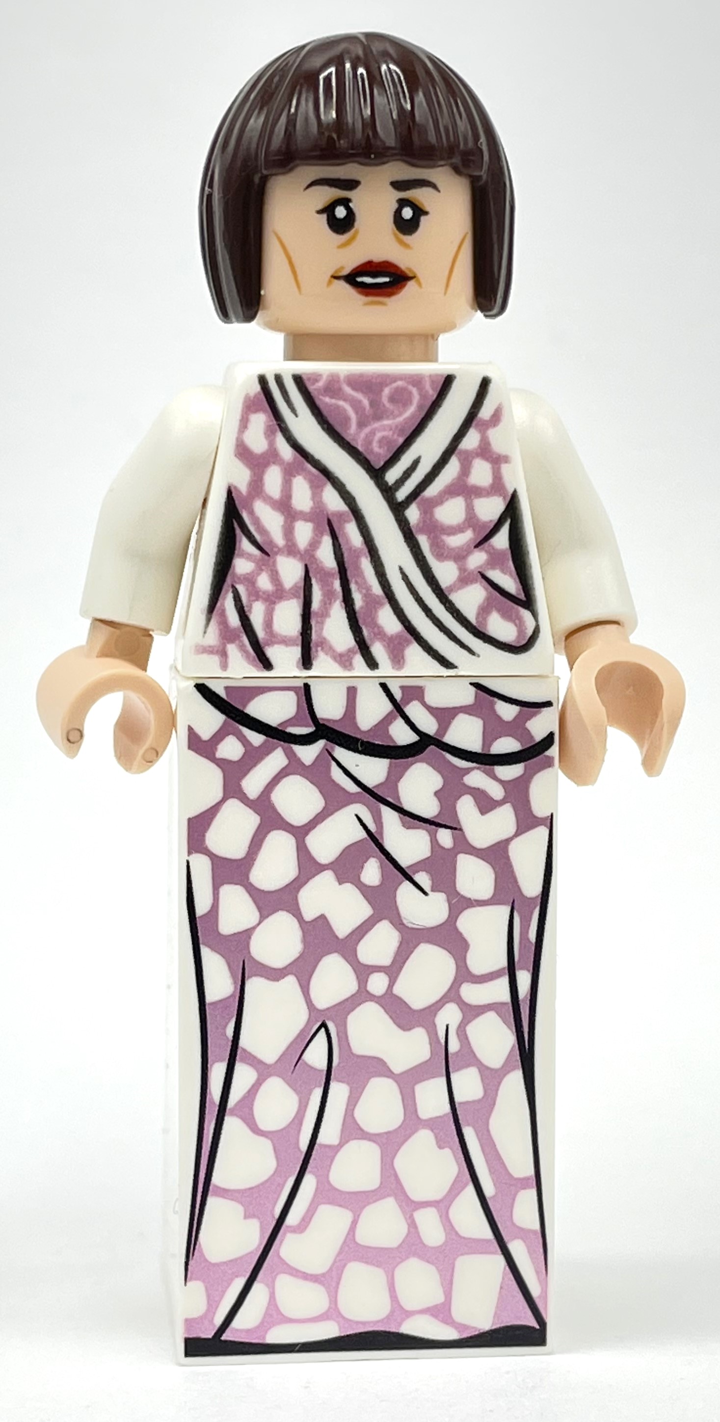 Madame maxime, tenue blanche (Madame Maxime, White Outfit)