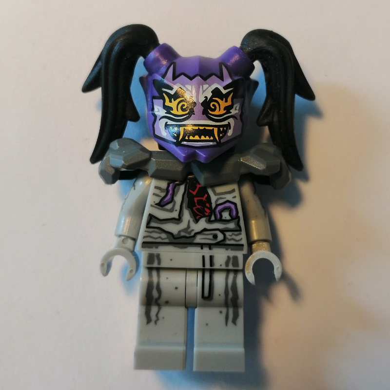 Harumi avec masque oni (Harumi with Oni Mask)