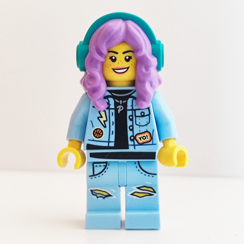 Parker L. Jackson, veste en denim bleu clair clair, cheveux lavande moyen avec casque (Parker L. Jackson, Bright Light Blue Denim Jacket, Medium Lavender Hair with Headphones)