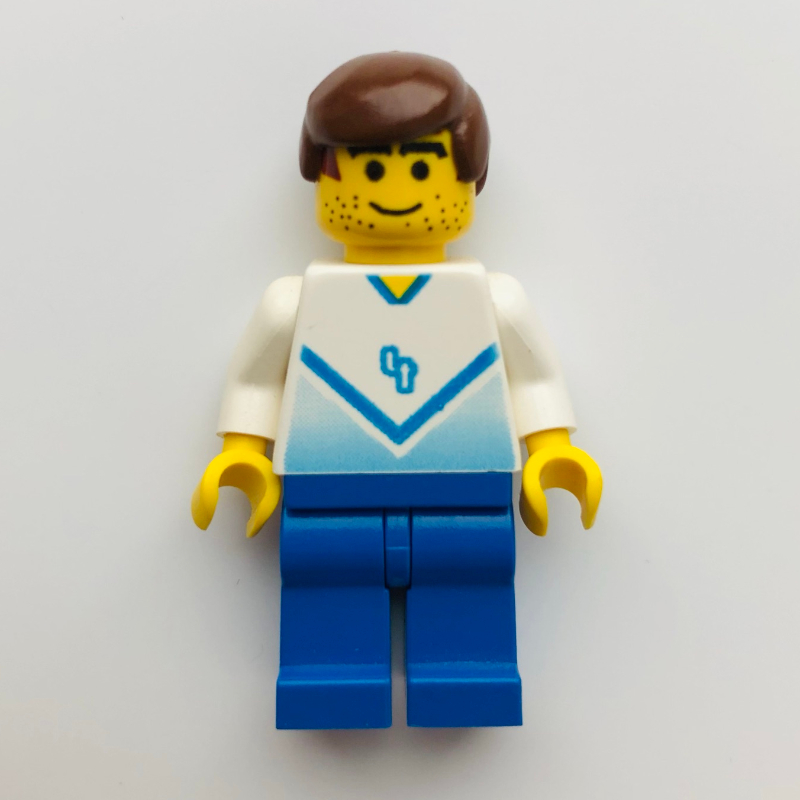 Torse blanc, jambes bleues, #4 (Soccer Player White Torso, Blue Legs, #4)