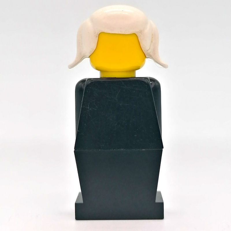 LEGOLAND femelle, torse noir, jambes noires, cheveux blancs (LEGOLAND Female, Black Torso, Black Legs, White Hair)