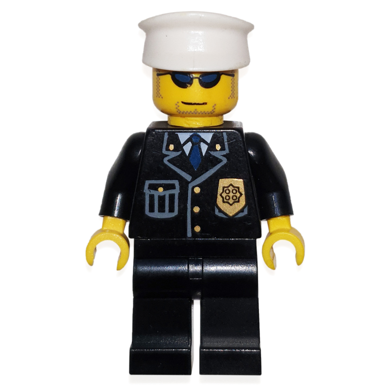 Policier, costume noir avec badge, chapeau blanc, lunettes de soleil, barbe naissante (Policeman, Black Suit with Badge, White Hat, Sunglasses, Stubble)