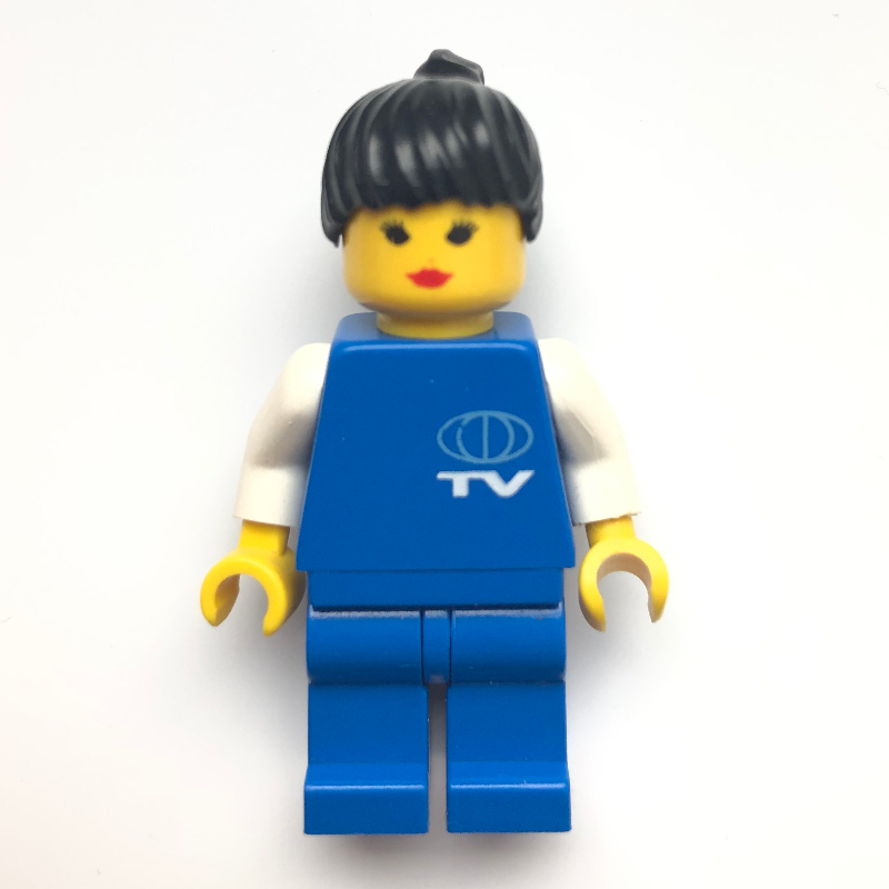 Travailleur de la télévision - torse blanc, jambes bleues, femme (TV Worker - White Torso, Blue Legs, Female)