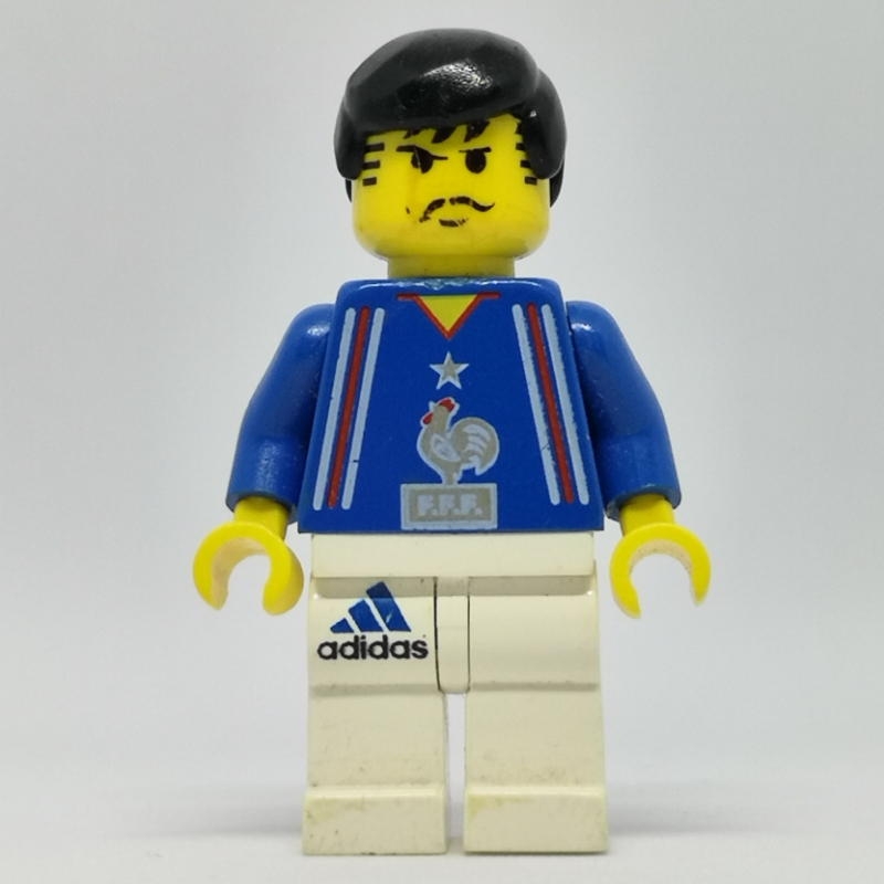 Joueur de football torse bleu, jambes blanches 3 (Soccer Player Blue Torso, White Legs 3)