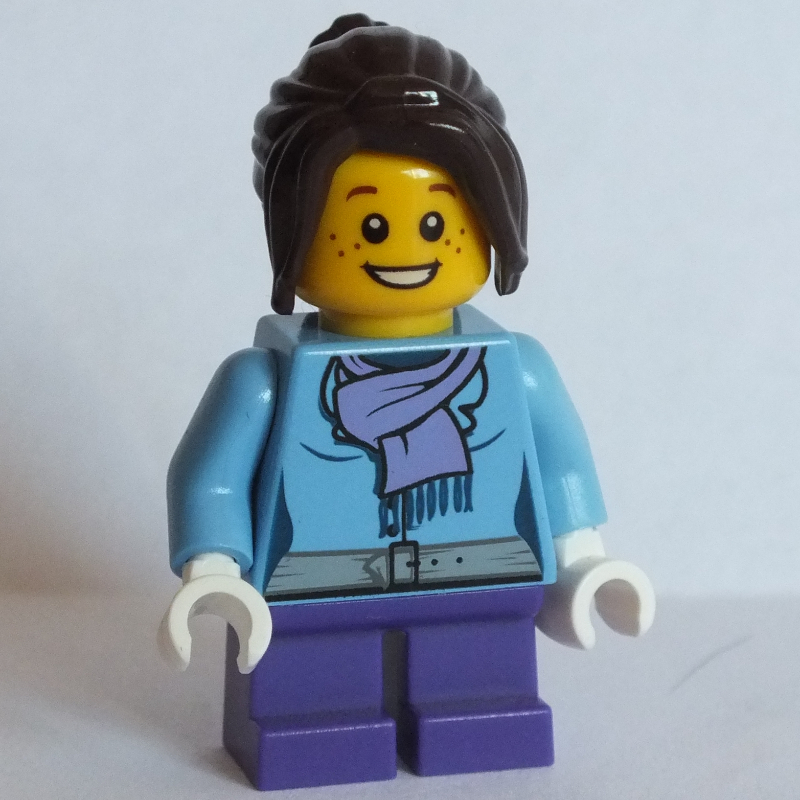 Fille, veste bleu moyen avec écharpe lavande moyenne, courtes jambes violet foncé (Girl, Medium Blue Jacket with Medium Lavender Scarf, Short Dark Purple Legs)