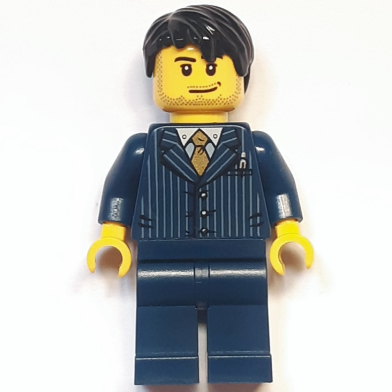 Homme, costume à rayures bleu foncé avec cravate or, cheveux noirs (Man, Dark Blue Pinstripe Suit with Gold Tie, Black Hair)