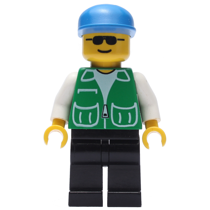 Homme, veste verte, jambes noires, casquette bleue (Man, Green Jacket, Black Legs, Blue Cap)