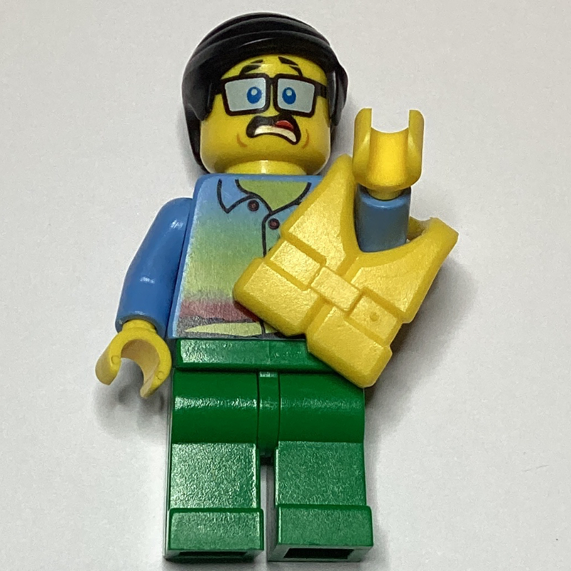 Homme, chemise de coucher de soleil avec palmiers, jambes vertes, gilet de sauvetage jaune, lunettes (Man, Sunset Shirt with Palm Trees, Green Legs, Yellow Life Vest, Glasses)