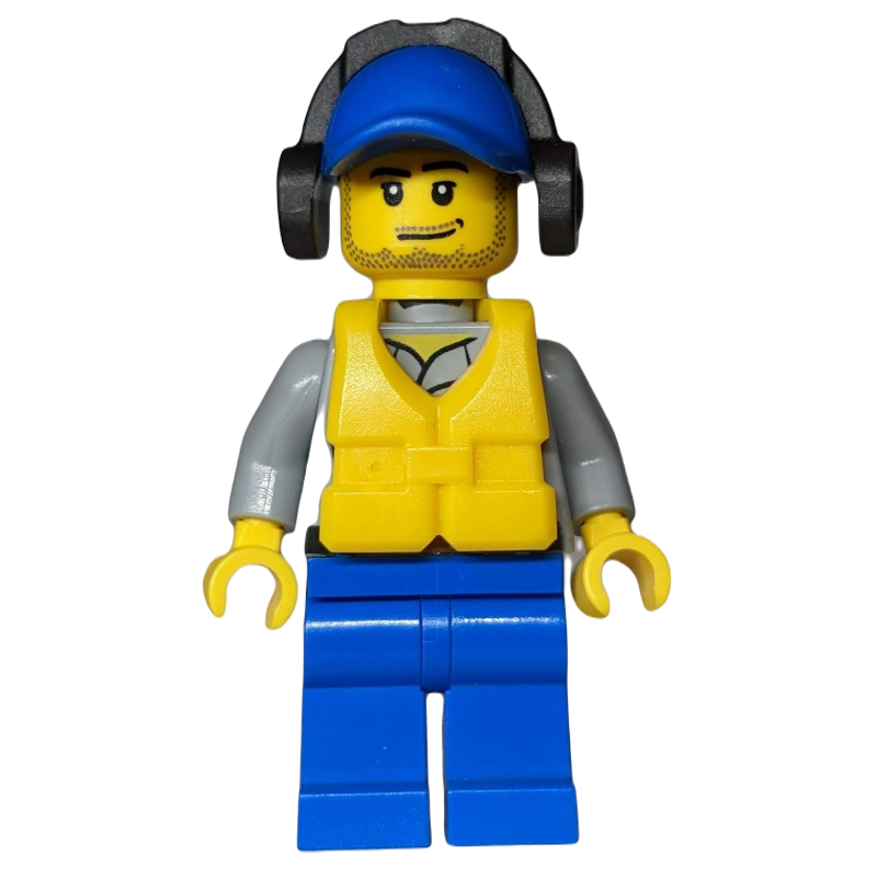 Garde-côte, chemise gris bleuté clair avec badge, casquette bleue, protections auditives, gilet de sauvetage jaune, barbe naissante (Coast Guard, Light Bluish Gray Shirt with Badge, Blue Cap, Ear Defenders, Yellow Life Vest, Stubble)