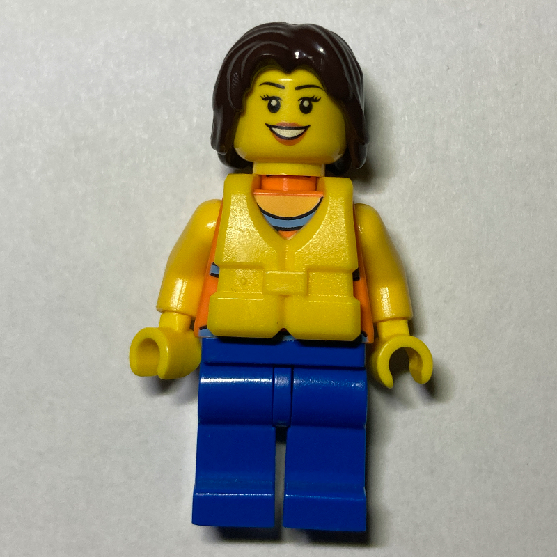 Femme, licou orange avec des fleurs, jambes bleues, gilet de sauvetage jaune, cheveux brun foncé (Woman, Orange Halter Top with Flowers, Blue Legs, Yellow Life Vest, Dark Brown Hair)