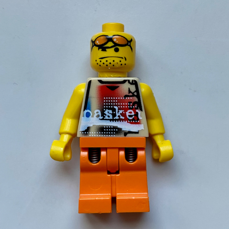 Joueur de basket-ball, torse blanc, jambes orange (Basketball Player, White Torso, Orange Legs)