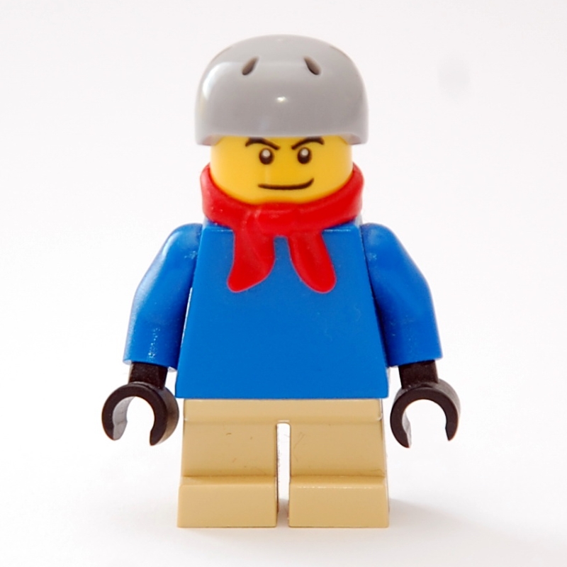Garçon, torse bleu uni, jambes beige courtes, écharpe rouge, casque (Boy, Plain Blue Torso, Short Tan Legs, Red Scarf, Helmet)