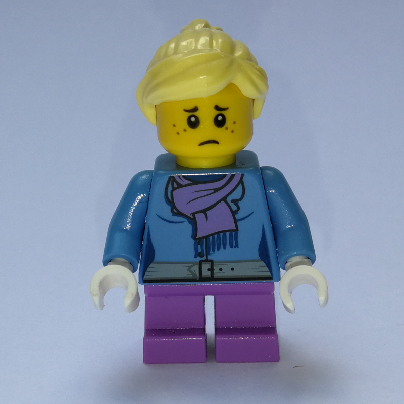 Fille, veste bleu moyen avec écharpe lavande moyenne, courtes jambes de lavande moyenne, cheveux jaune clair lumineux (Girl, Medium Blue Jacket with Medium Lavender Scarf, Short Medium Lavender Legs, Bright Light Yellow Hair)