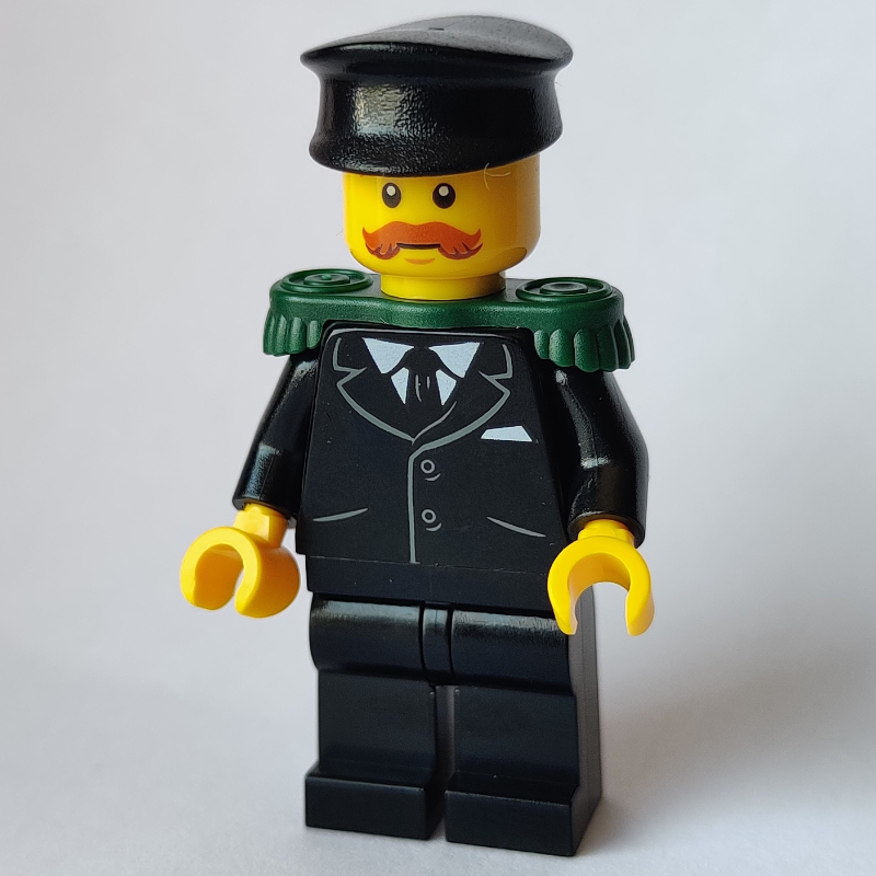 Musicien, veste noire et cravate, épaulettes vert foncé, chapeau noir, moustache (Musician, Black Jacket and Tie, Dark Green Epaulettes, Black Hat, Moustache)