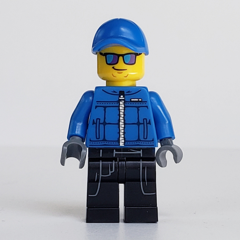 Policier, veste bleue avec fermeture éclair, casquette bleue, lunettes de soleil bleues et pourpre (Policeman, Blue Jacket with Zipper, Blue Cap, Blue and Purple Sunglasses)