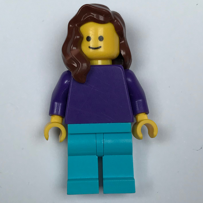 Femme, torse violet foncé uni, jambes azur moyen, cheveux brun rougeâtre (Woman, Plain Dark Purple Torso, Medium Azure Legs, Reddish Brown Hair)