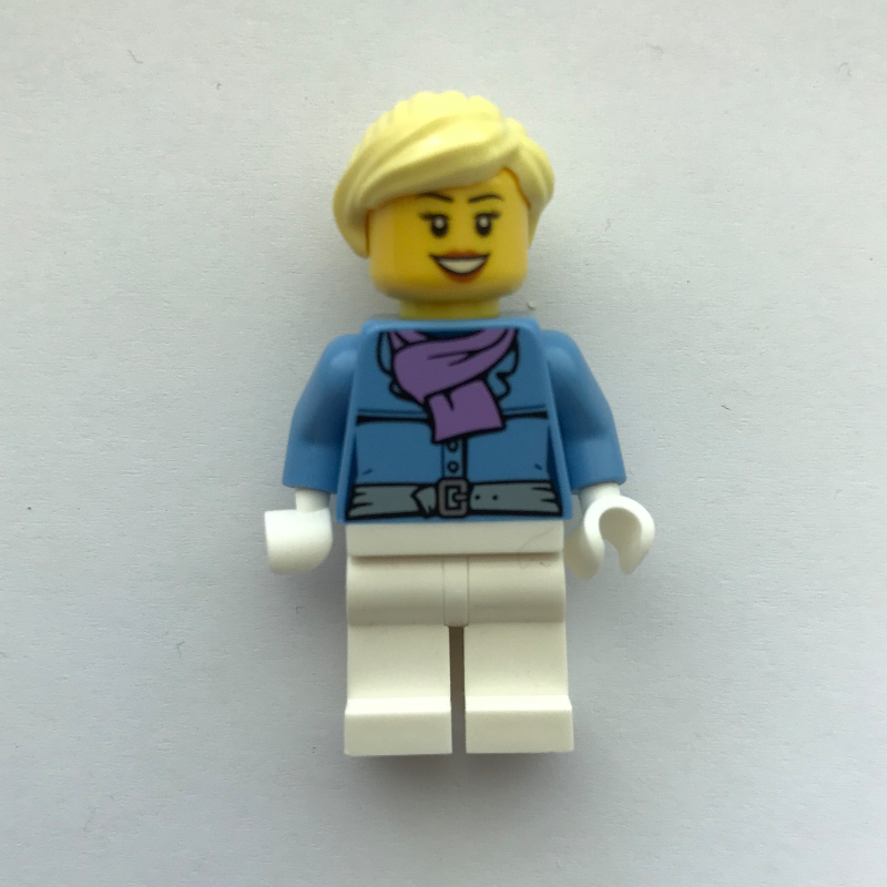 Femme, veste bleu moyen avec écharpe lavande moyen, jambes blanches (Woman, Medium Blue Jacket with Medium Lavender Scarf, White Legs)