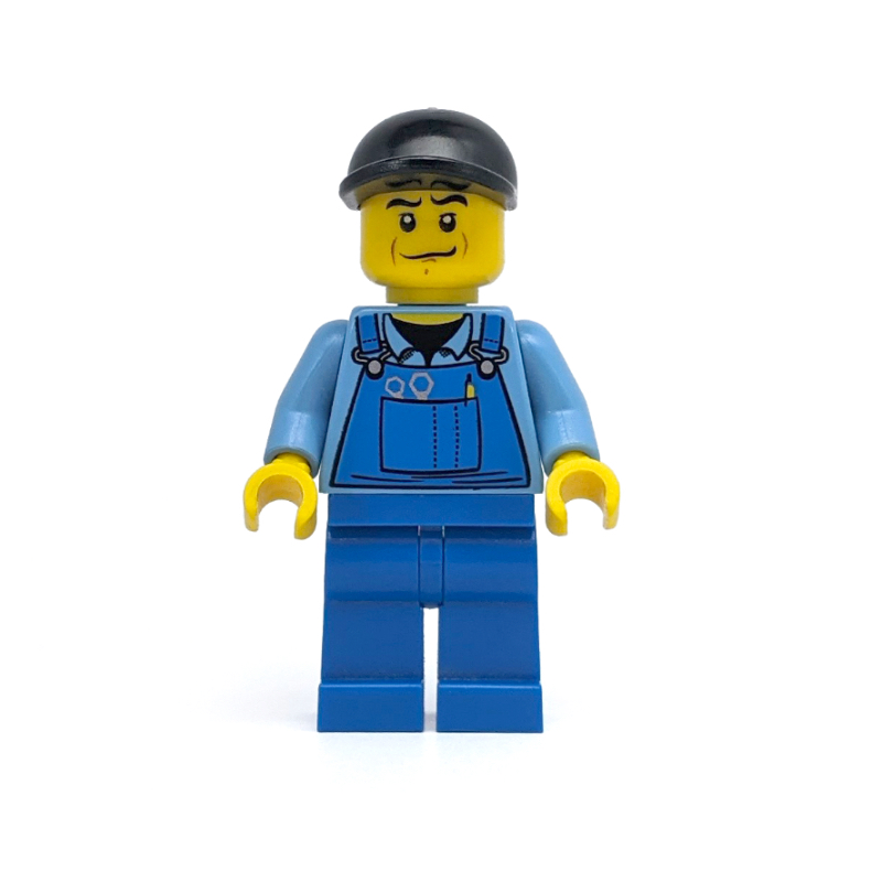 Homme, salopette bleue sur chemise, jambes bleues, casquette noire (Man, Blue Overalls over Shirt, Blue Legs, Black Cap)