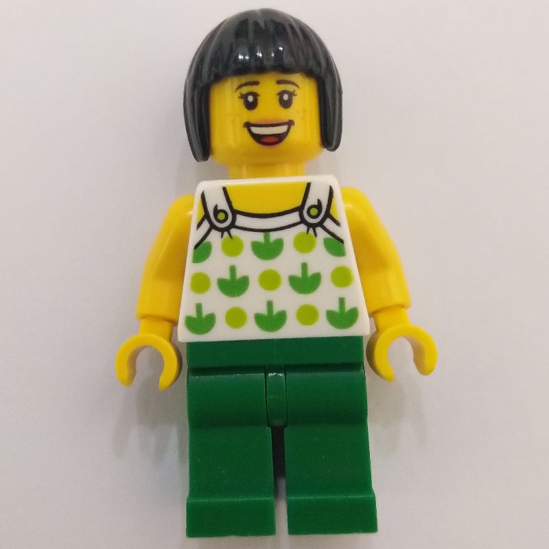 Torse blanc, jambes vertes, cheveux noirs (White Torso, Green Legs, Black Hair)