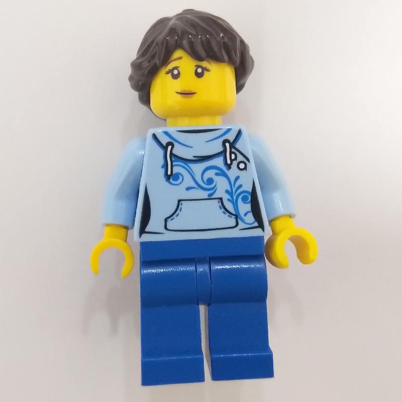 Torse bleu clair vif, jambes bleues, cheveux brun foncé (Bright Light Blue Torso, Blue Legs, Dark Brown Hair)