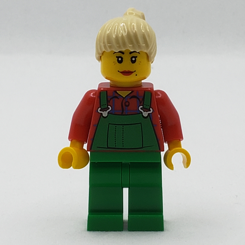 Femme, salopette verte sur chemise à carreaux rouge, queue de cheval beige (Woman, Green Overalls over Red Plaid Shirt, Tan Ponytail)
