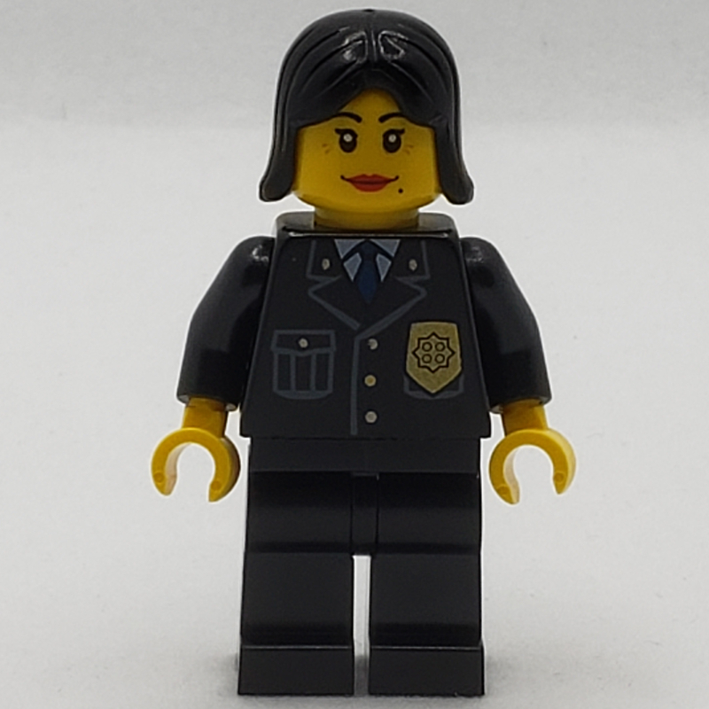 Policière, veste noire avec badge, poche et cravate noire, cheveux noirs (Policewoman, Black Jacket with Badge, Pocket, and Black Tie, Black Hair)