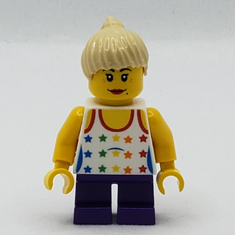 Fille, débardeur avec des étoiles de couleur arc-en-ciel, courtes jambes violet foncé, cheveux beiges (Girl, Tank Top with Rainbow Colored Stars, Short Dark Purple Legs, Tan Hair)