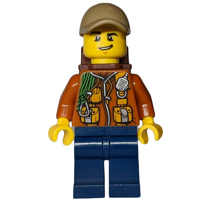 Explorateur, veste avec pochettes, radio et corde, casquette beige foncé, sac à dos (Explorer, Jacket with Pouches, Radio, and Rope, Dark Tan Cap, Backpack)
