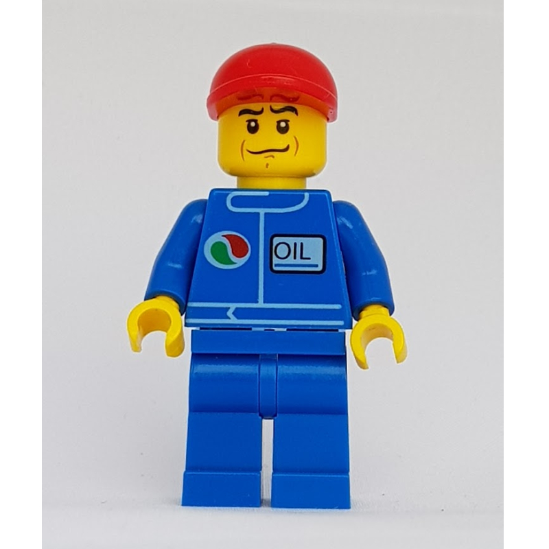 Pilote de course, combinaison bleue avec logo Octan, casquette rouge (Racer, Blue Jumpsuit with Octan Logo, Red Cap)