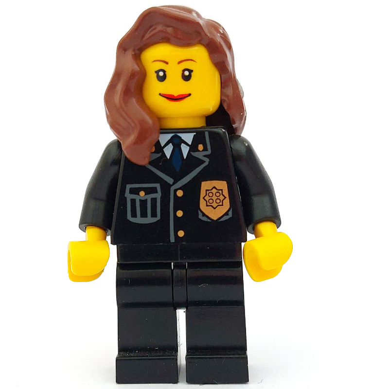 Policière, veste noire avec badge, poche et cravate bleue, cheveux brun rougeâtre (Policewoman, Black Jacket with Badge, Pocket, and Blue Tie, Reddish Brown Hair)