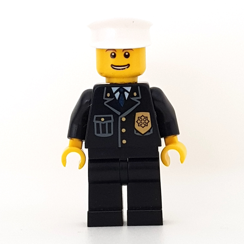 Policier, veste noire avec poche et insigne, chapeau blanc, bouche ouverte (Policeman, Black Jacket with Pocket and Badge, White Hat, Open Mouth)