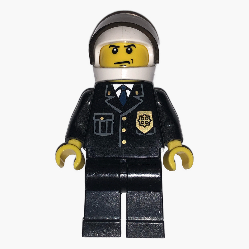 Policier, costume noir avec badge, casque blanc avec visière (Policeman, Black Suit with Badge, White Helmet with Visor)