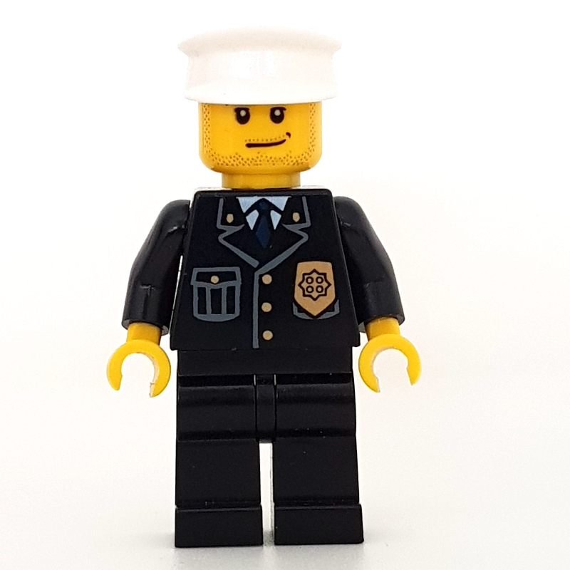Policier, costume noir avec badge, chapeau blanc, barbe naissante (Policeman, Black Suit with Badge, White Hat, Stubble)