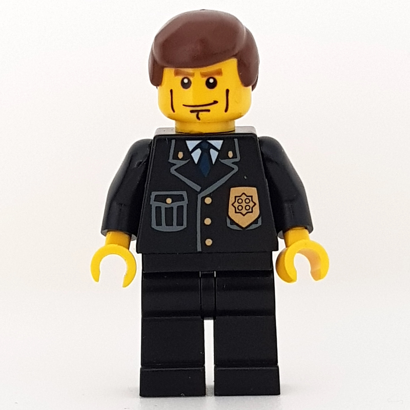 Policier, costume noir avec badge, cheveux brun rougeâtre (Policeman, Black Suit with Badge, Reddish Brown Hair)
