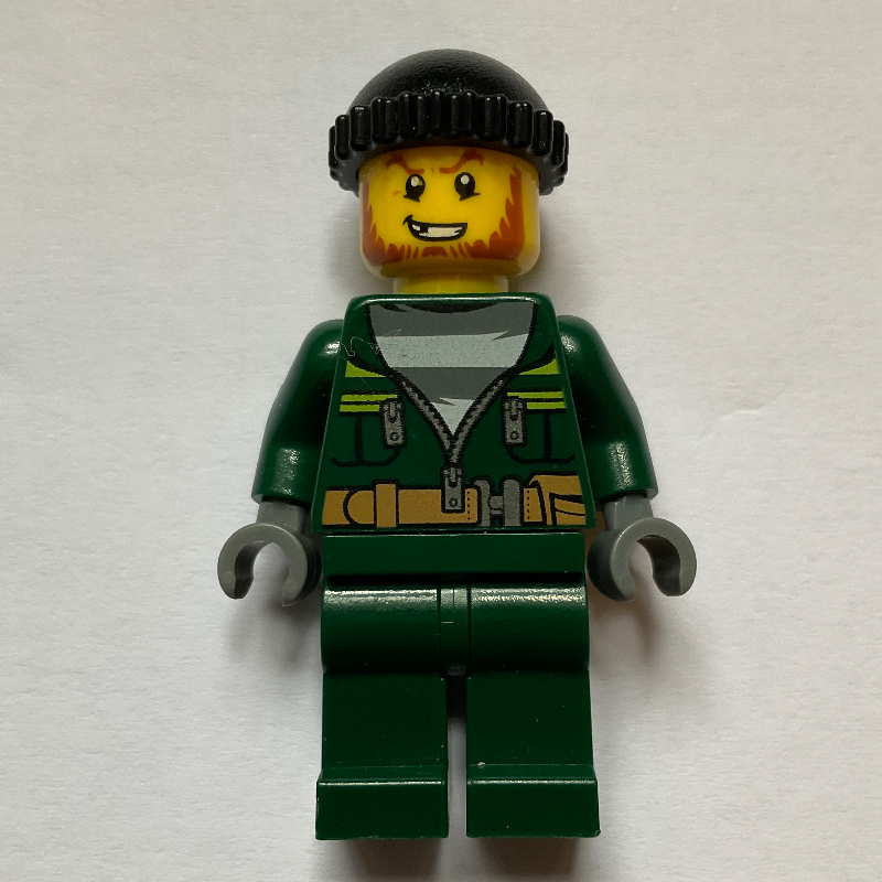 Bandit, ouvert veste vert foncé sur la chemise de prison, chapeau noir, barbe (Criminal, Open Dark Green Jacket over Prison Shirt, Black Hat, Beard)