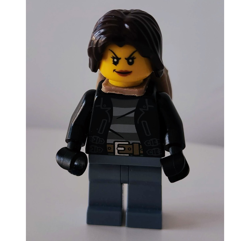 Bandit, femme, veste noire ouverte sur la chemise de prison, cheveux brun foncé, sac à dos beige foncé (Criminal, Woman, Open Black Jacket over Prison Shirt, Dark Brown Hair, Dark Tan Backpack)