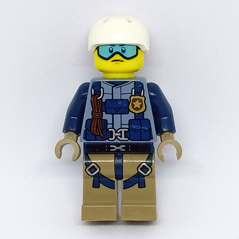 Policier, veste bleu sable avec badge, corde et sangles, casque blanc, lunettes bleues (Policeman, Sand Blue Jacket with Badge, Rope, and Straps, White Helmet, Blue Goggles)