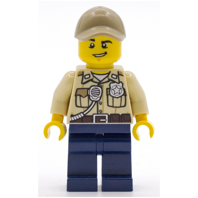 Police des marais / ranger, chemise beige avec badge et radio, jambes bleu foncé, casquette beige foncé (Swamp Police / Ranger, Tan Shirt with Badge and Radio, Dark Blue Legs, Dark Tan Cap)
