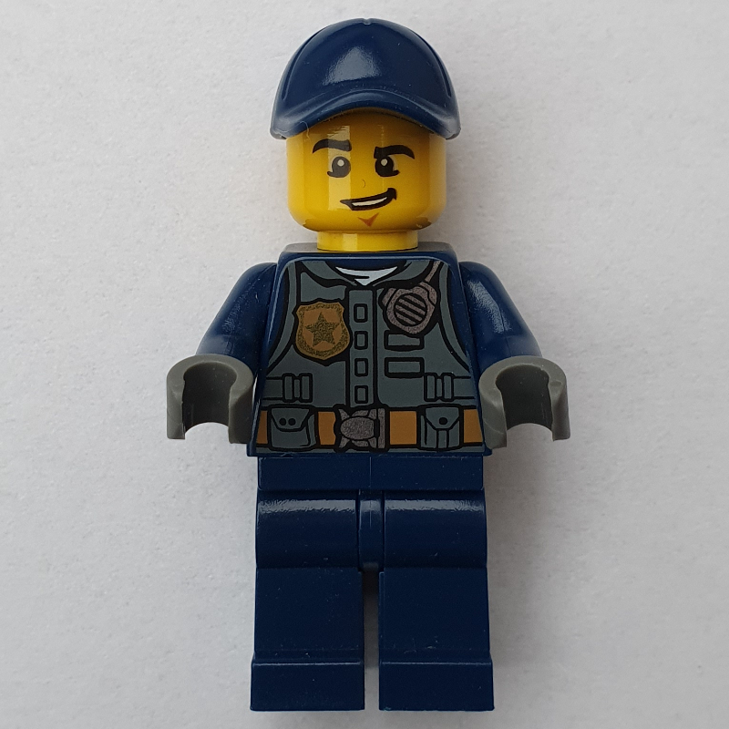 Policier, gilet gris bleu foncé avec radio, badge et pochettes sur chemise bleu foncé, casquette bleu foncé (Policeman, Dark Bluish Gray Vest with Radio, Badge and Pouches over Dark Blue Shirt, Dark Blue Cap)