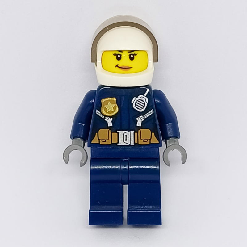 Policière, veste bleu foncé avec radio, badge et ceinture avec pochettes, casque blanc avec visière transparent-brun, sourire en coin (3626cpr2113 tête) (Policewoman, Dark Blue Jacket with Radio, Badge, and Belt with Pouches, White Helmet with Trans-Brown Visor, Smirk (3626cpr2113 Head))