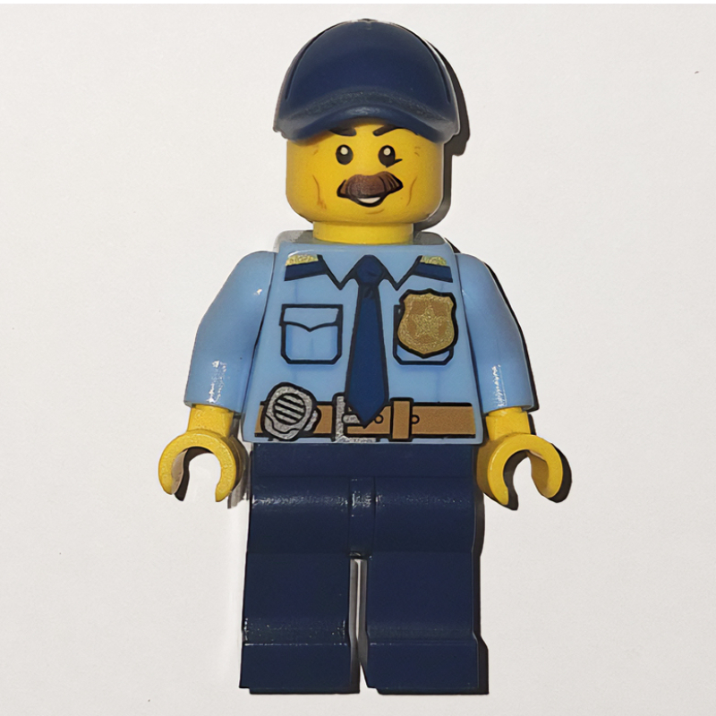 Policier, chemise bleu clair vif avec cravate bleu foncé, badge et radio à la ceinture, casquette bleu foncé, moustache (Policeman, Bright Light Blue Shirt with Dark Blue Tie, Badge, and Radio on Belt, Dark Blue Cap, Moustache)