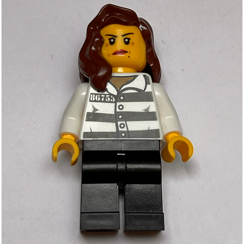 Bandit, femme, prison chemise avec #86753, cheveux brun rougeâtre (Criminal, Woman, Prison Shirt with #86753, Reddish Brown Hair)