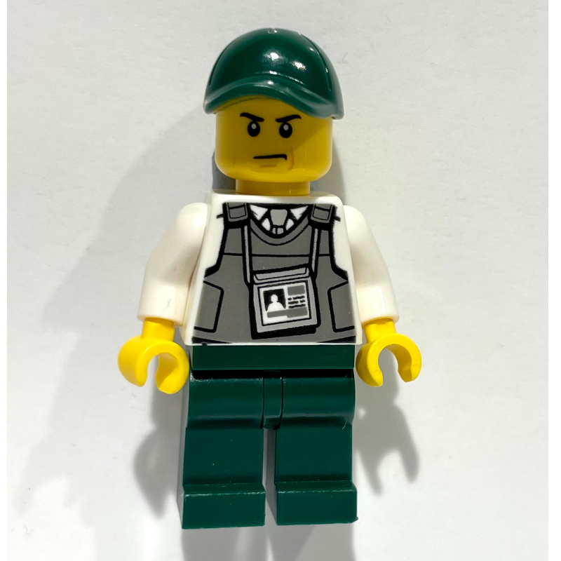 Garde de sécurité, gilet gris bleuté foncé avec badge id, casquette vert foncé (Security Guard, Dark Bluish Gray Vest with ID Badge, Dark Green Cap)